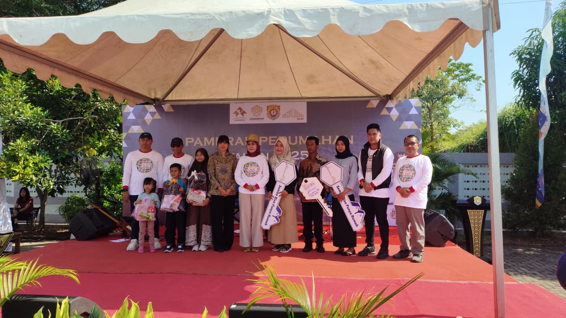 upati Kendal membuka pameran perumahan di halaman Rusunawa Kendal